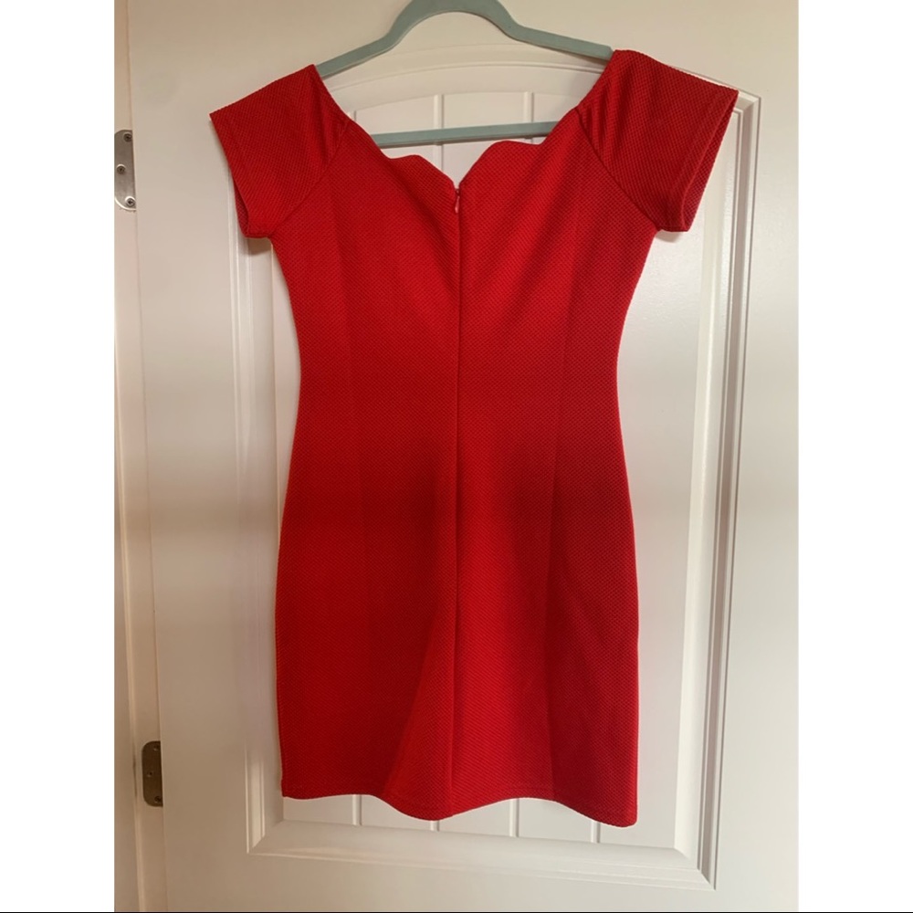 Red dress - Picture 3 of 4
